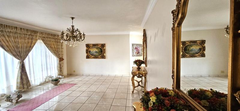 5 Bedroom Property for Sale in Theresa Park Gauteng