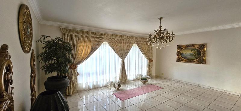5 Bedroom Property for Sale in Theresa Park Gauteng