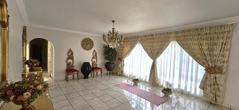 5 Bedroom Property for Sale in Theresa Park Gauteng