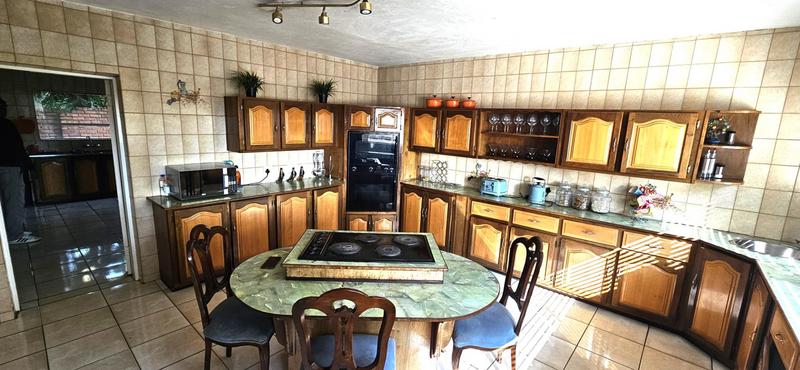 5 Bedroom Property for Sale in Theresa Park Gauteng