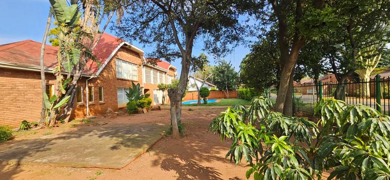 5 Bedroom Property for Sale in Theresa Park Gauteng