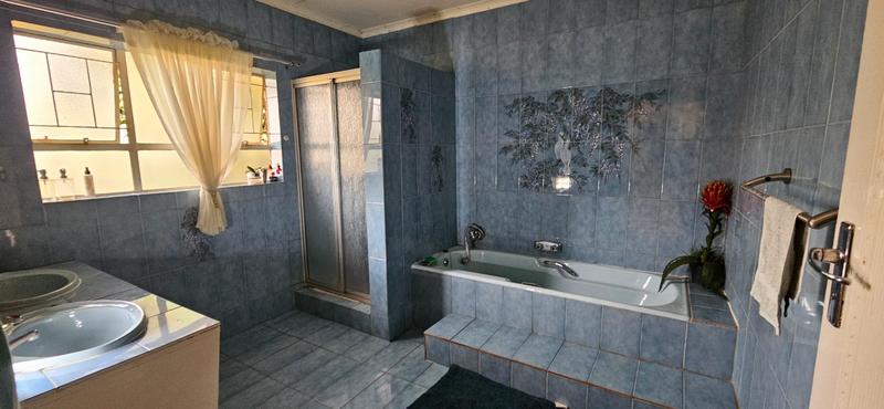 5 Bedroom Property for Sale in Theresa Park Gauteng