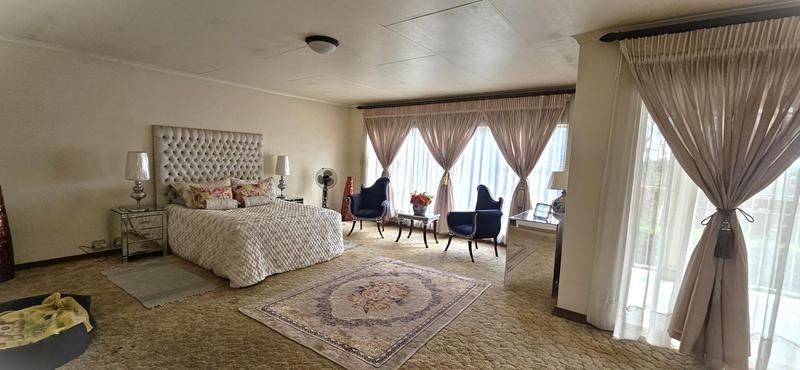 5 Bedroom Property for Sale in Theresa Park Gauteng