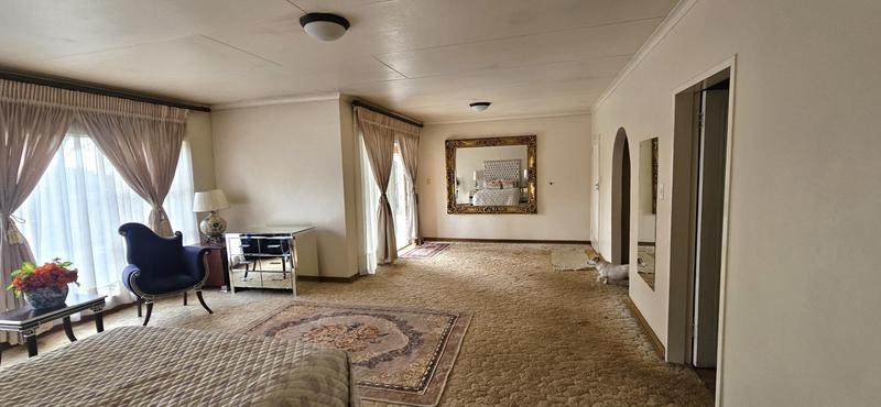 5 Bedroom Property for Sale in Theresa Park Gauteng