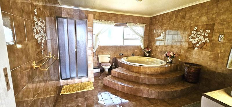 5 Bedroom Property for Sale in Theresa Park Gauteng