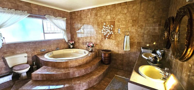 5 Bedroom Property for Sale in Theresa Park Gauteng