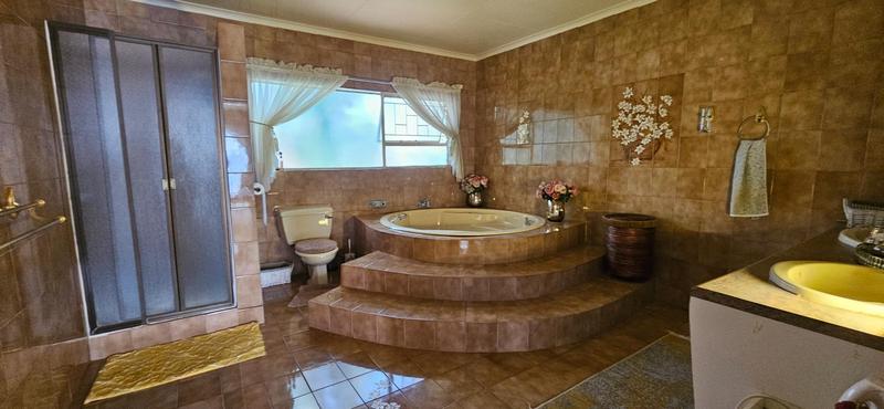 5 Bedroom Property for Sale in Theresa Park Gauteng