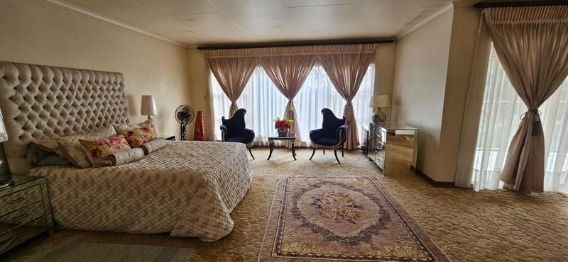 5 Bedroom Property for Sale in Theresa Park Gauteng