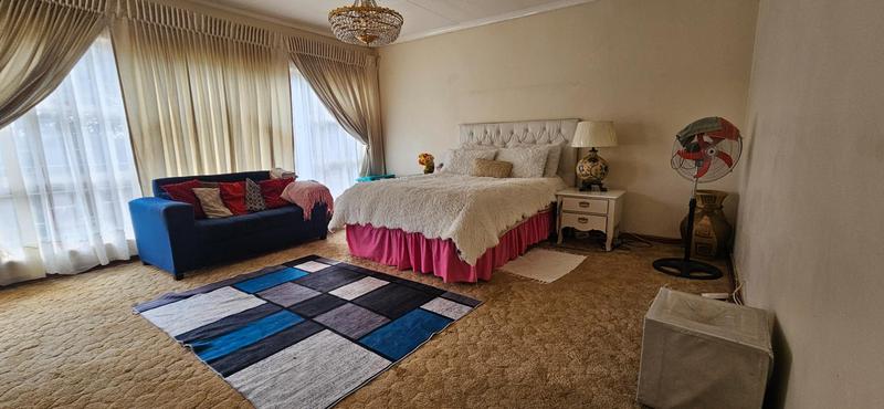 5 Bedroom Property for Sale in Theresa Park Gauteng