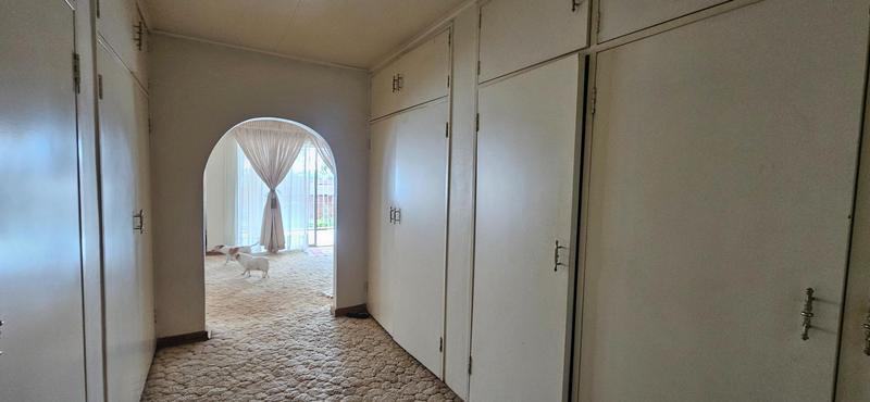 5 Bedroom Property for Sale in Theresa Park Gauteng