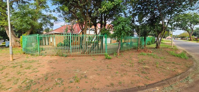 5 Bedroom Property for Sale in Theresa Park Gauteng