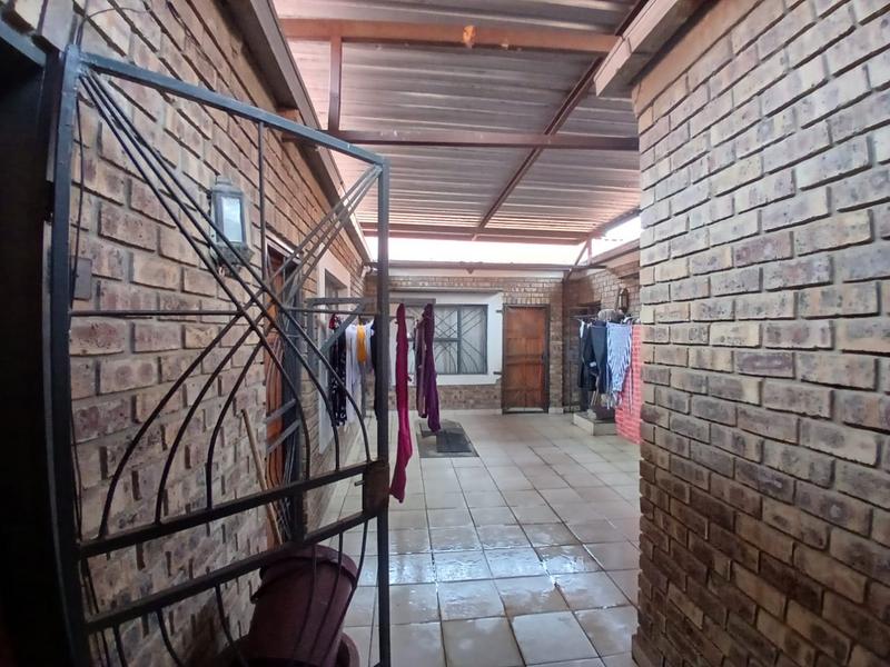 13 Bedroom Property for Sale in Olievenhoutbosch Gauteng