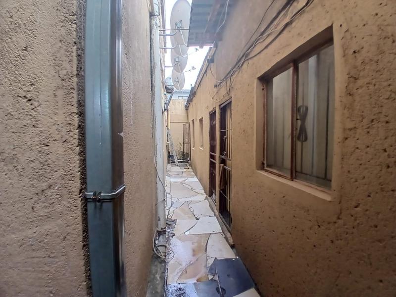 13 Bedroom Property for Sale in Olievenhoutbosch Gauteng