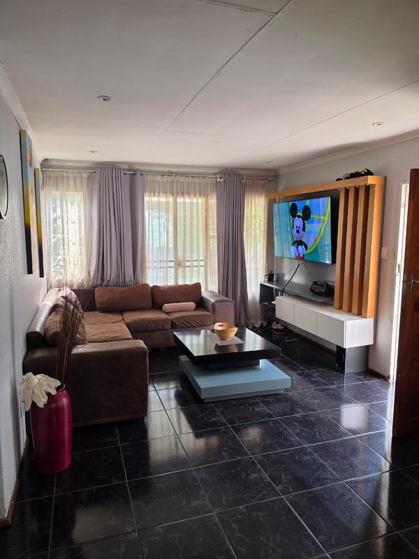 2 Bedroom Property for Sale in Linmeyer Gauteng