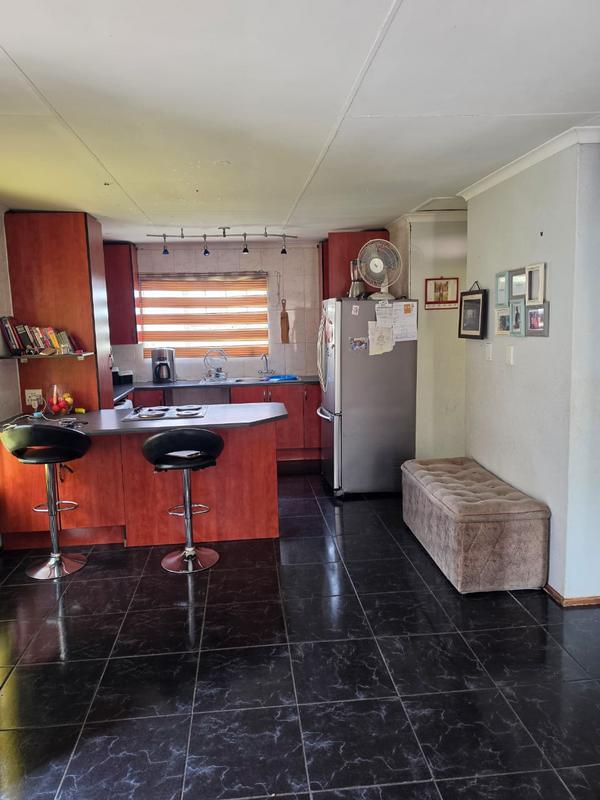 2 Bedroom Property for Sale in Linmeyer Gauteng