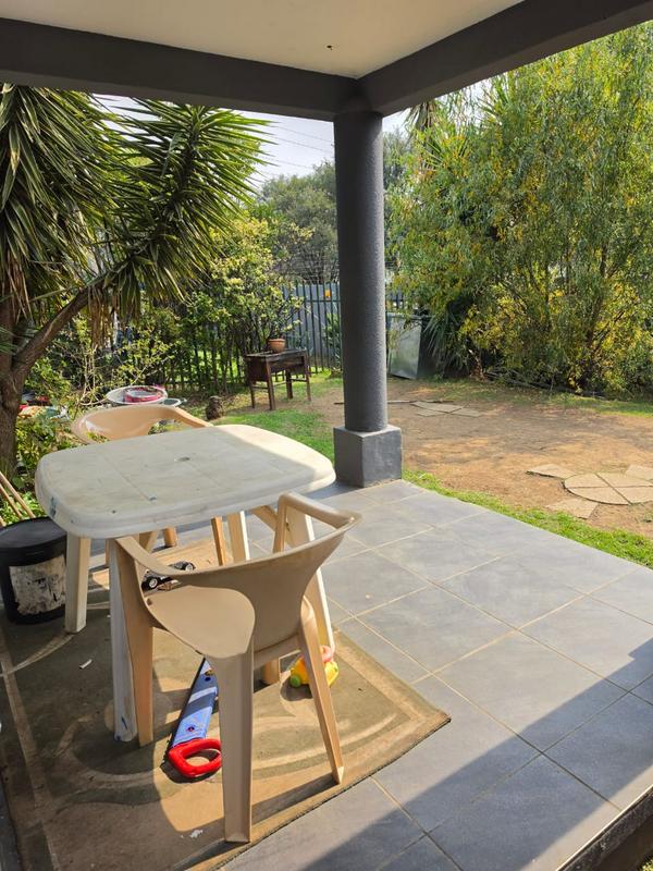 2 Bedroom Property for Sale in Linmeyer Gauteng