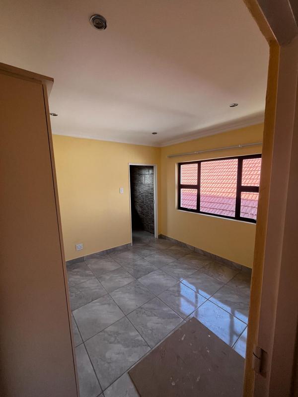To Let 3 Bedroom Property for Rent in Linmeyer Gauteng