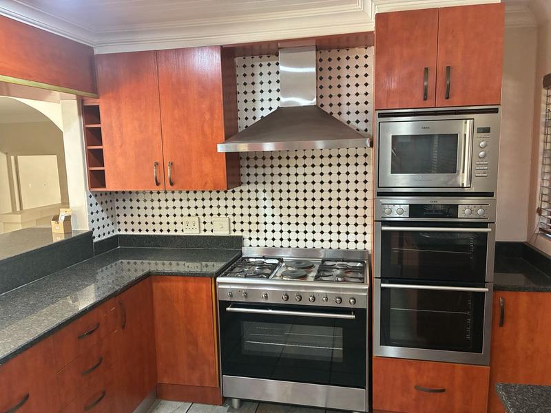 To Let 4 Bedroom Property for Rent in Waterkloof A H Gauteng