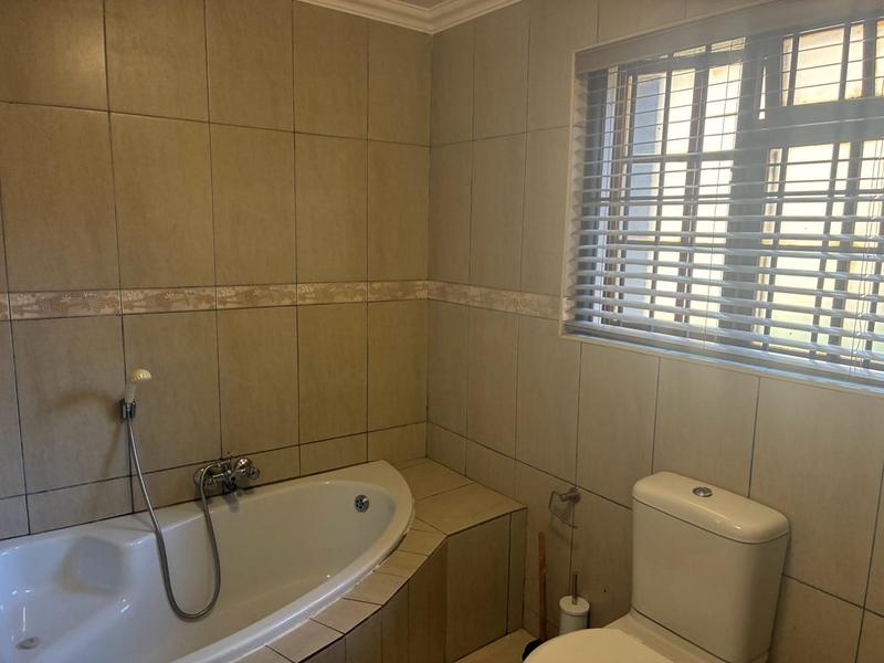 To Let 4 Bedroom Property for Rent in Waterkloof A H Gauteng