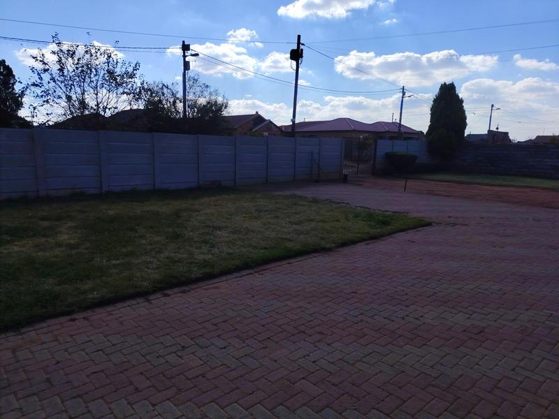 To Let 3 Bedroom Property for Rent in Protea Glen Gauteng