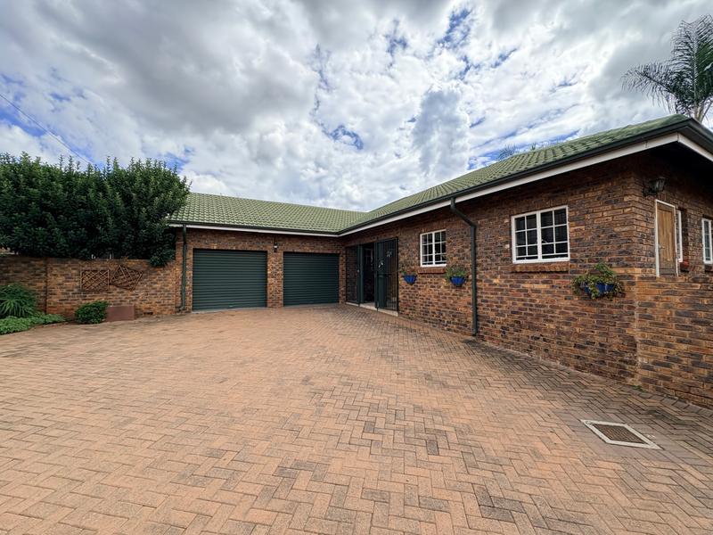 4 Bedroom Property for Sale in Hennopspark Gauteng
