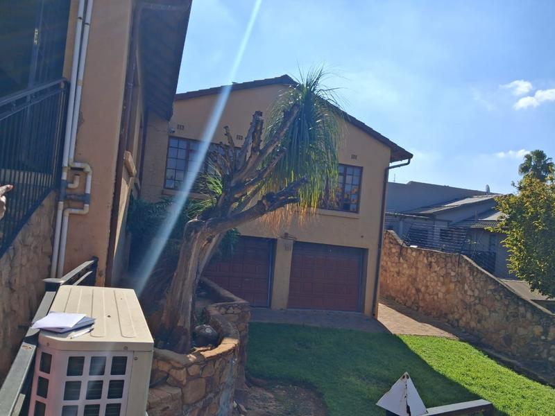 3 Bedroom Property for Sale in Oakdene Gauteng