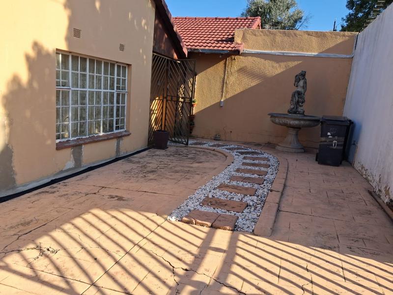 3 Bedroom Property for Sale in Oakdene Gauteng