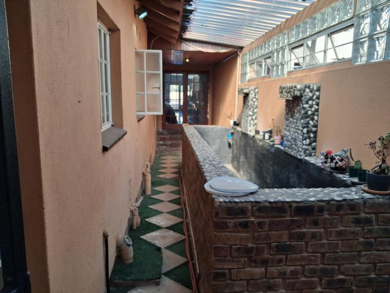 3 Bedroom Property for Sale in Oakdene Gauteng