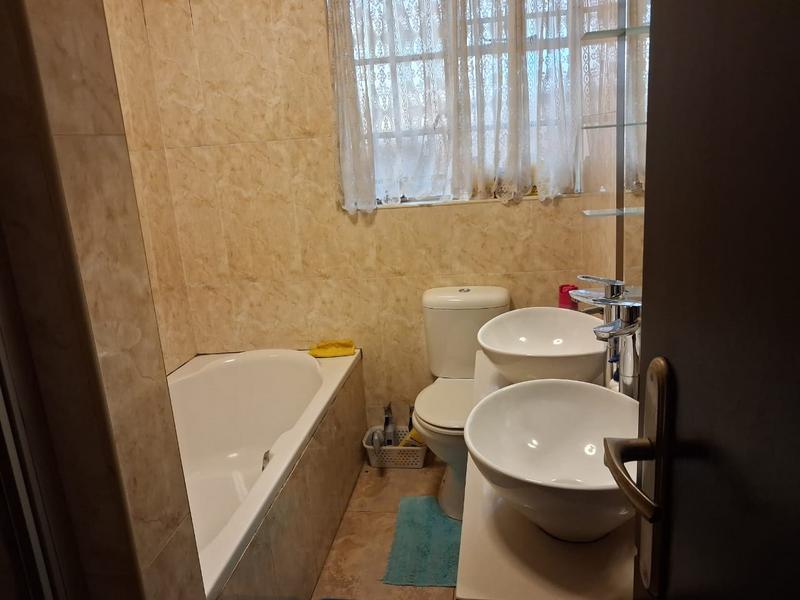 3 Bedroom Property for Sale in Oakdene Gauteng