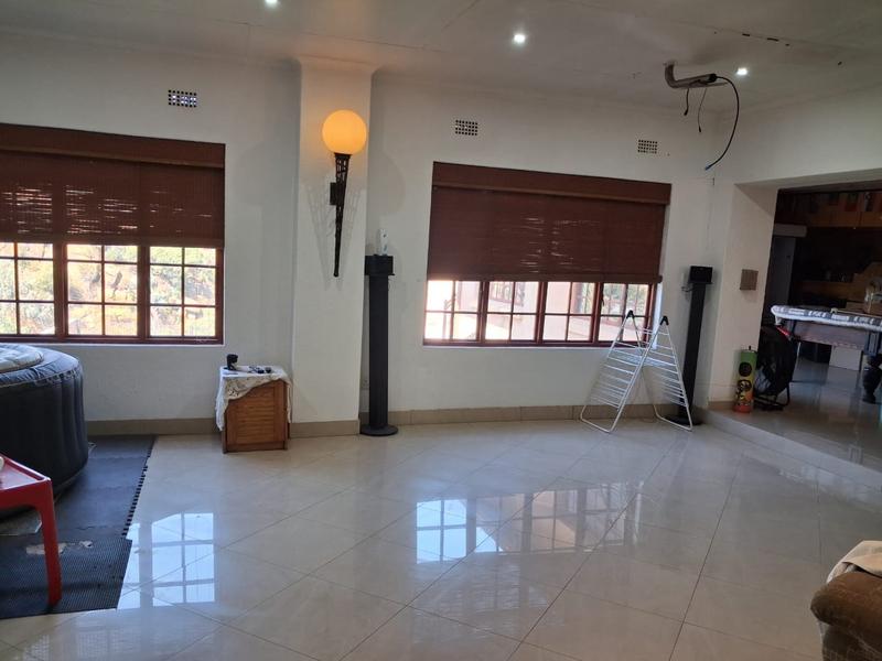 3 Bedroom Property for Sale in Oakdene Gauteng