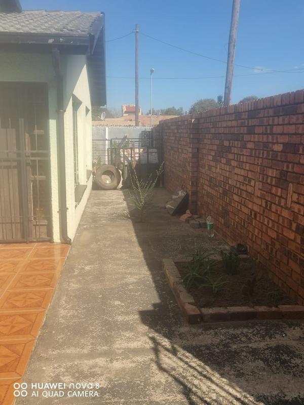 3 Bedroom Property for Sale in Jabavu Gauteng