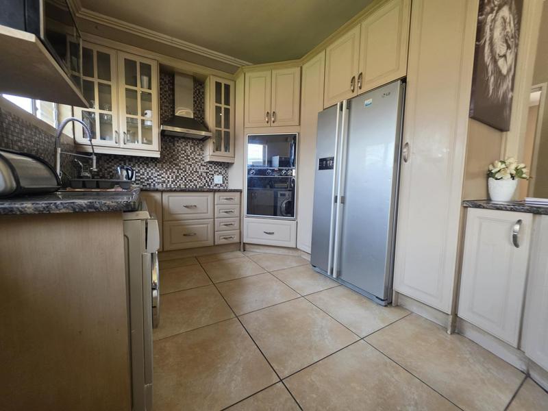 4 Bedroom Property for Sale in Brackendowns Gauteng