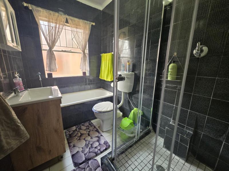 3 Bedroom Property for Sale in Brackendowns Gauteng