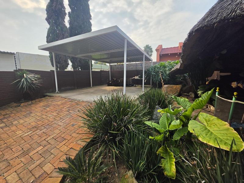 3 Bedroom Property for Sale in Brackendowns Gauteng