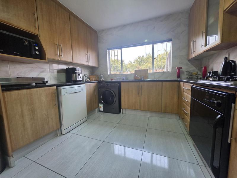 3 Bedroom Property for Sale in Brackenhurst Gauteng