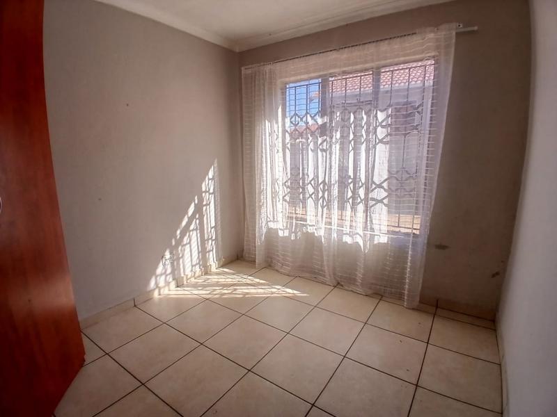 5 Bedroom Property for Sale in Olievenhoutbosch Gauteng