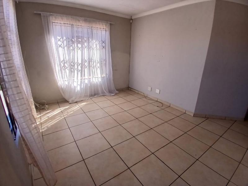 5 Bedroom Property for Sale in Olievenhoutbosch Gauteng
