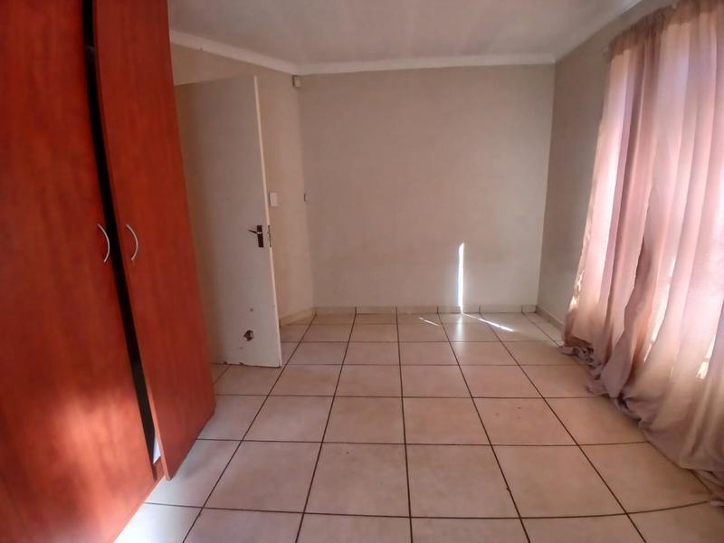5 Bedroom Property for Sale in Olievenhoutbosch Gauteng