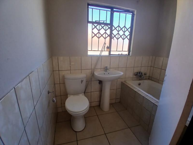 5 Bedroom Property for Sale in Olievenhoutbosch Gauteng
