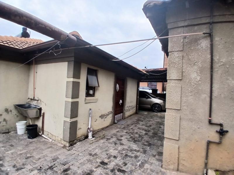 5 Bedroom Property for Sale in Olievenhoutbosch Gauteng