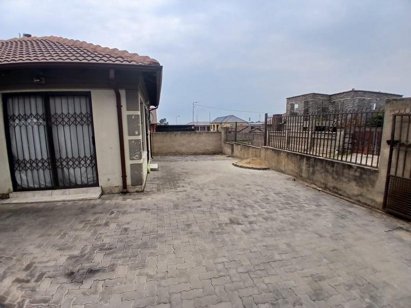 5 Bedroom Property for Sale in Olievenhoutbosch Gauteng