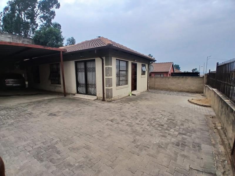 5 Bedroom Property for Sale in Olievenhoutbosch Gauteng