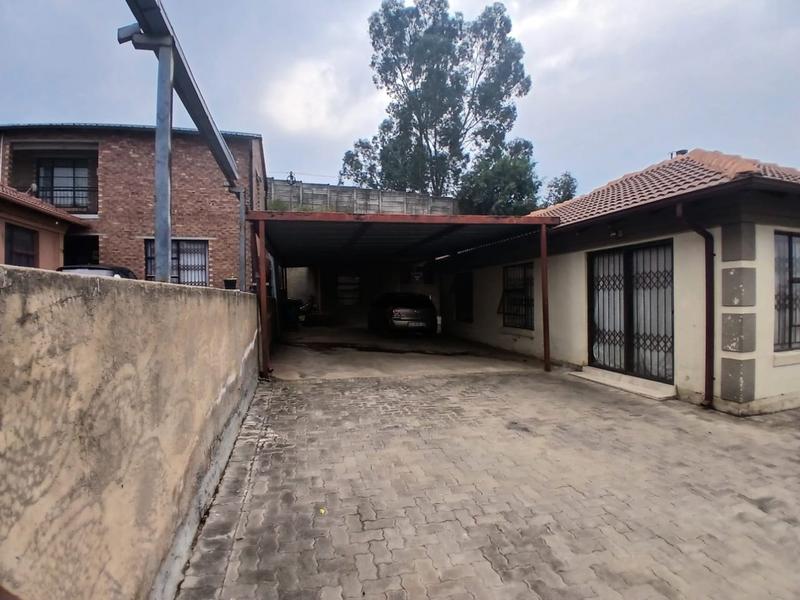 5 Bedroom Property for Sale in Olievenhoutbosch Gauteng