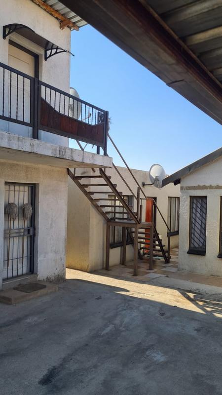 8 Bedroom Property for Sale in Olievenhoutbosch Gauteng