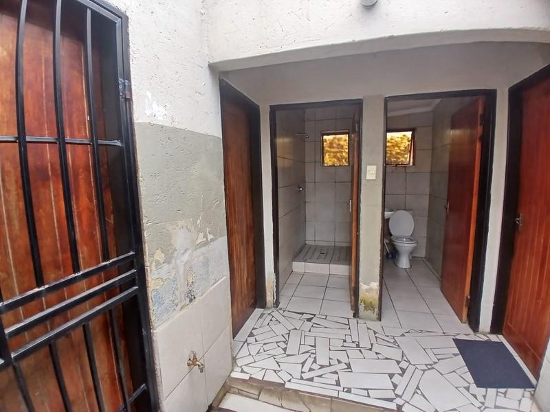 8 Bedroom Property for Sale in Olievenhoutbosch Gauteng