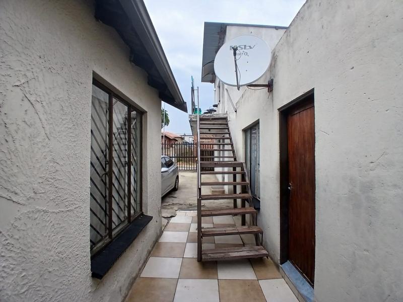 8 Bedroom Property for Sale in Olievenhoutbosch Gauteng