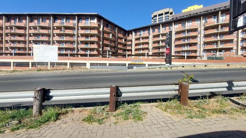 To Let 1 Bedroom Property for Rent in Braamfontein Gauteng