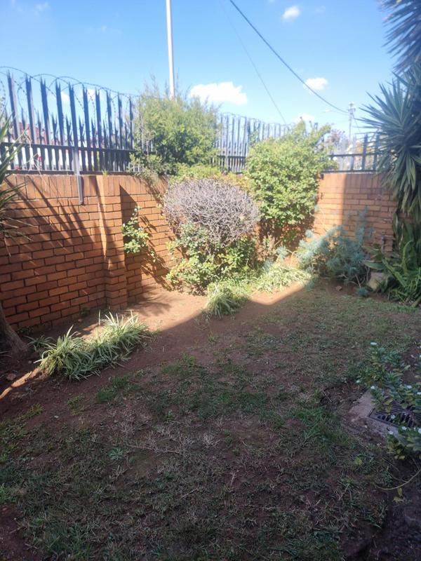 1 Bedroom Property for Sale in Malvern East Gauteng