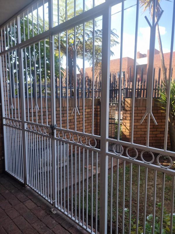 1 Bedroom Property for Sale in Malvern East Gauteng