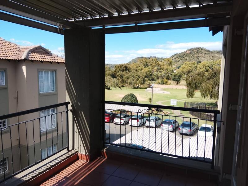 To Let 2 Bedroom Property for Rent in Mondeor Gauteng